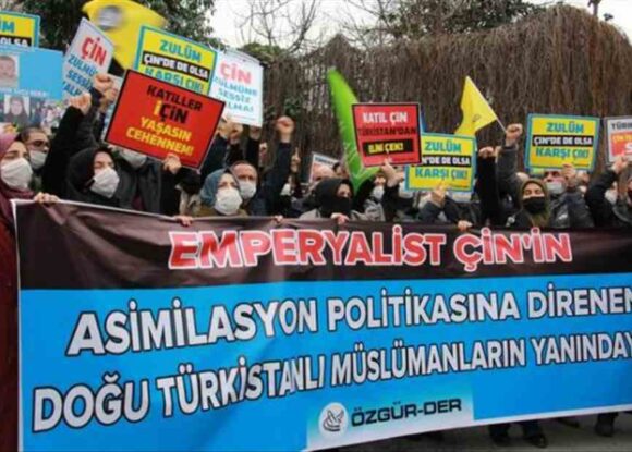 Asimilasyon politikasına direnen Doğu Türkistanlı Müslümanların yanındayız