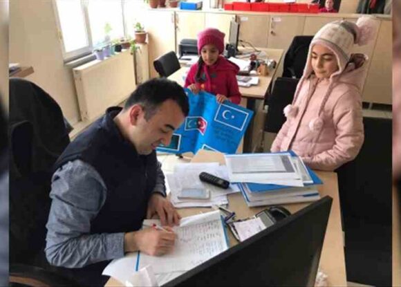 Öğrencilerden Doğu Türkistan’a destek için imza kampanyası