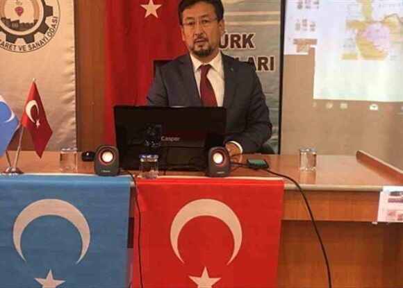 Dinar’da Doğu Türkistan Milli Meclisi Başkanı Seyit Tümtürk Konferans verdi