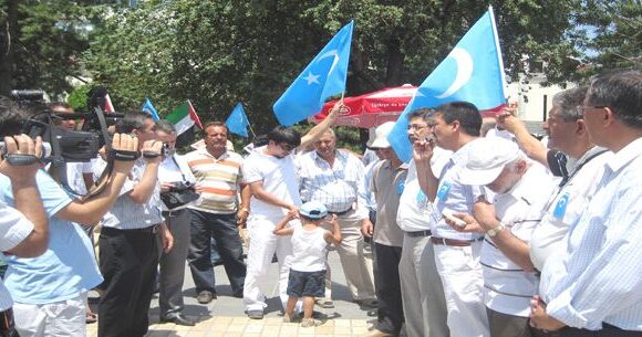 Doğu Türkistan-da soykırım devam ediyor