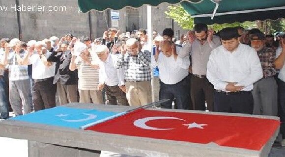 Çin Cumhurbaşkanı yardımcısı Şi Jinfing’i Protesto