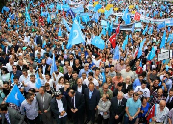 KARDEŞİNE SAHİP ÇIK