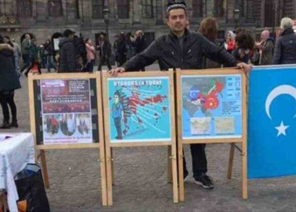 Doğu Türkistanlı Abdurrahim Gani, 2 yıldır tek başına Çin zulmünü protesto ediyor