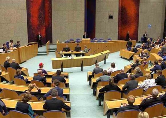 UYGUR TÜRKLERİNİN ZORLA ÇALIŞTIRILMASI, HOLLANDA’NIN GÜNDEMİNE GELDİ