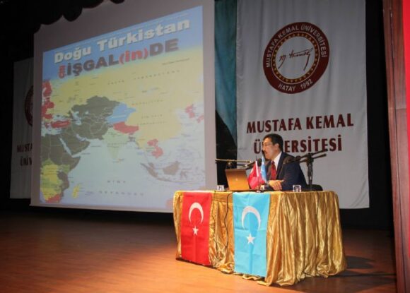 MUSTAFA KEMAL ÜNİVERSİTESİNDE DOĞU TÜRKİSTAN ANLATILDI