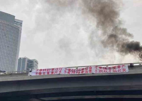 Çin’in başkenti Pekin’de Komünist Parti karşıtı protesto