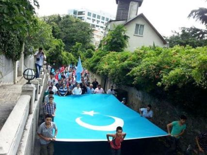 BİZ ÇİN’İ PROTESTO ETTİK