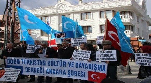 Tayland Büyükelçiliği önünde 300 Uygur Türkünün Çin’e iade edilmemesi için protesto gerçekleştirdik