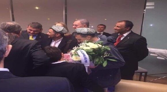 AZİZ SANCAR HOCAMIZI UYGURLAR KARŞILADI