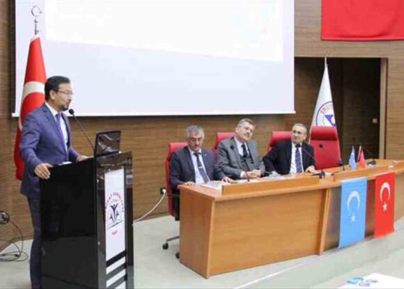 ERCİYES ÜNİVERSİTESİNDE DÜNDEN BUGÜNE DOĞU TÜRKİSTAN’İ DİLE GETİRDİK
