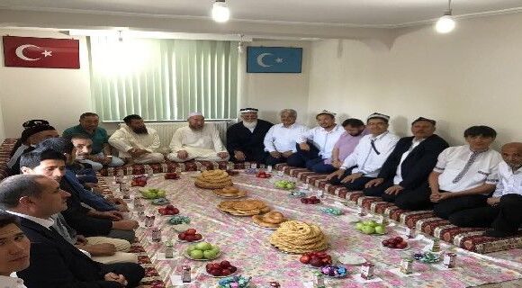 BİR BAŞKADIR KAYSERİ DOĞU TÜRKİSTAN MAHALLESİNDE BAYRAM