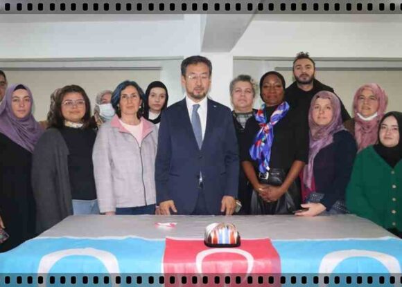 ABD’li sanatçı Della Miles, Muğla’da hayranlarıyla bir araya geldi