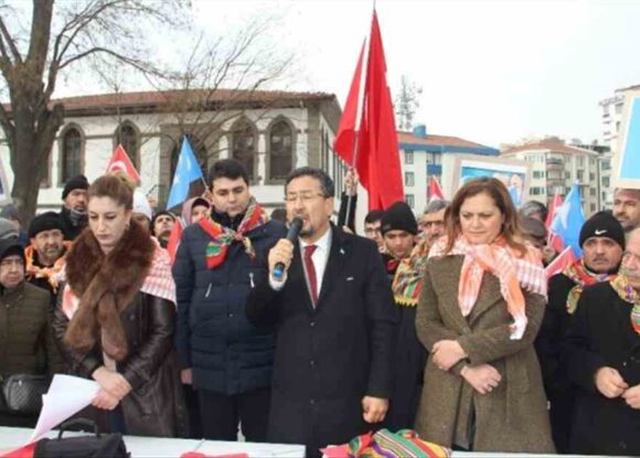AFYONKARAHİSAR DOĞU TÜRKİSTAN İÇİN TEK YÜREK OLDU