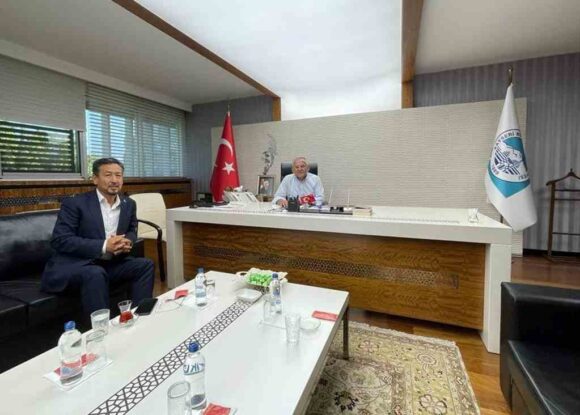 Doğu Türkistan Milli Meclis başkanından Kayseri Büyük şehir belediye başkanına ziyaret