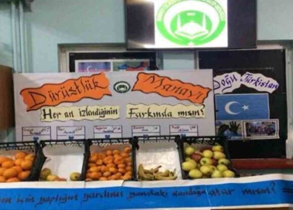 “Dürüstlük Manavı”ndan Elde Edilen Geliri Diyanet Vakfı’na Bağışladılar