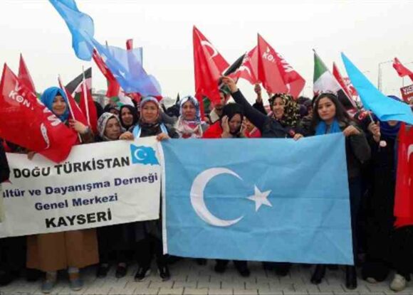 VİCDAN KONVOYUNDA GÖKBAYRAK