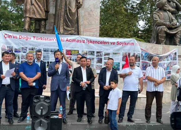 ÇAĞLAYAN MEYDANINDA ÇİN ZULMÜNÜ HAYKIRDIK