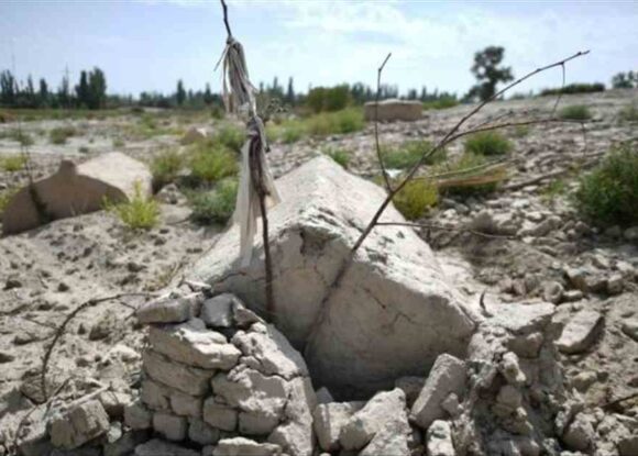 ÇİN, DOĞU TÜRKİSTAN’DA MEZARLARI YOK EDİYOR: ÖLÜLERE DAHİ RAHAT YOK!
