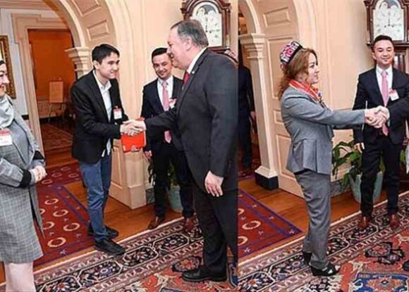 Pompeo Uygur Türklerini Dinledi