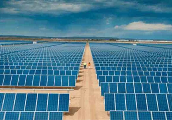 Doğu Türkistan bölgesi’nin ilk güneş enerji santrali çalışmaya başladı