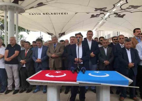 UYGUR TÜRKÜ NURMUHAMMED TOHTİ İÇİN GIYABİ CENAZE NAMAZI