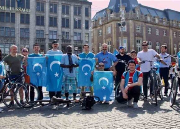 Hollanda’da katil Çin’in ‘Uygur politikası’na tepki