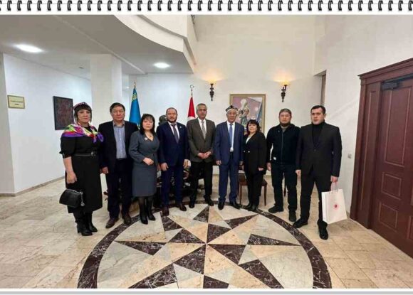 KAZAKİSTAN’DA BULUNAN UYGUR KARDEŞLERİMİZ DEPREMZEDE KARDEŞLERİNİ UNUTMADI