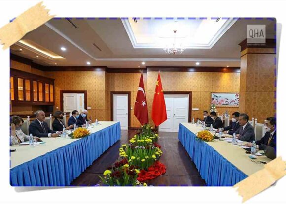 Çin Dışişleri Bakanı Wang Yi, Türkiye Dışişleri Bakanı Çavuşoğlu’nu Doğu Türkistan’a davet etti