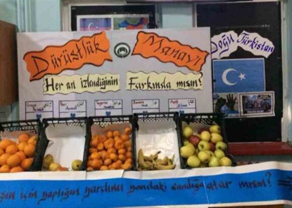 Doğu Türkistan halkına destek sağlamak amacıyla “Dürüstlük Manavı” açıldı.