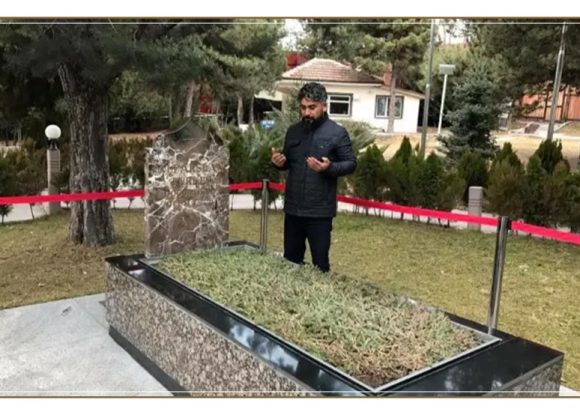 Türkeş’in Mezarından Türkistan’a Bir Avuç Toprak
