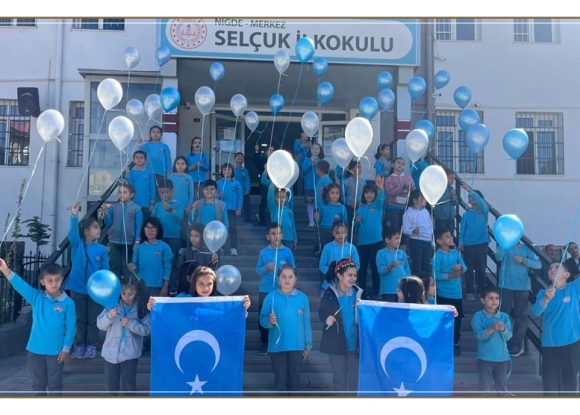 Selçuk İlkokulu’ndan Doğu Türkistan’a destek etkinliği